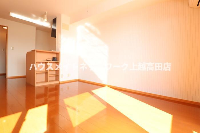 タウンコートながみねの居間・リビング|ＬＤＫ