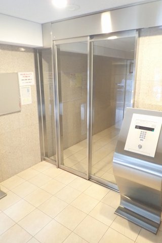 カテリーナ文京湯島のエントランス
