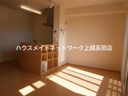 ラフィーネ姫川の居間・リビング|ＬＤＫ