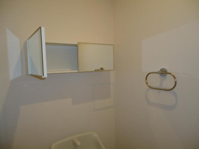 【その他】 | エバーエデンＤ | トイレ収納