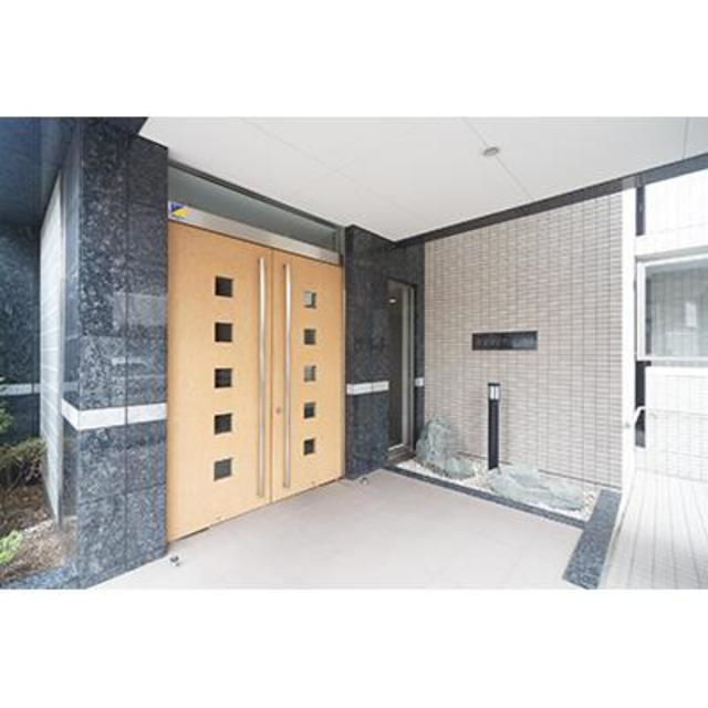 洗足第２マンションのエントランス