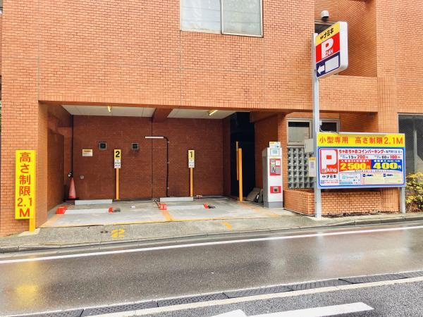 クレールメゾン左門町の駐車場