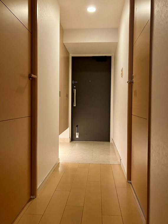 東京サーハウスセンターポートの玄関