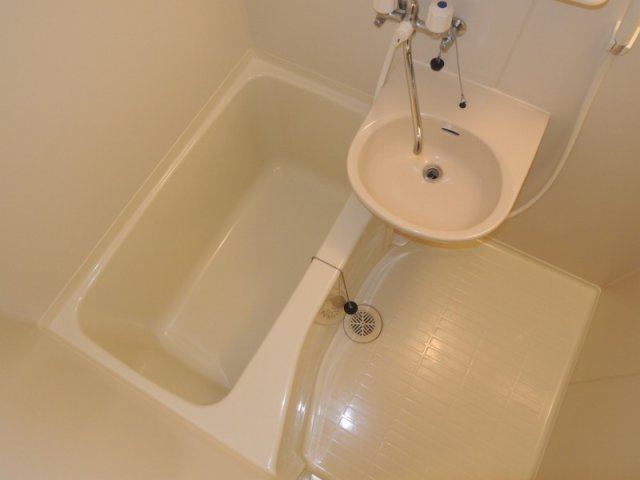 レオパレスライヤの浴室