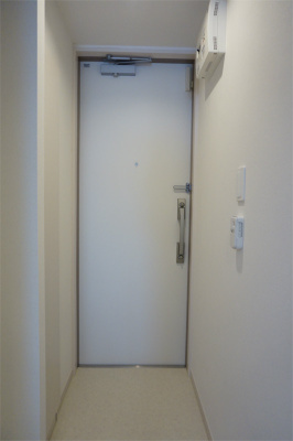 リブリ・八幡の玄関