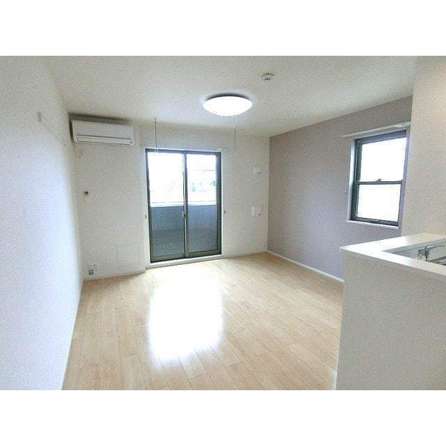 キング　フルハウスの居間・リビング