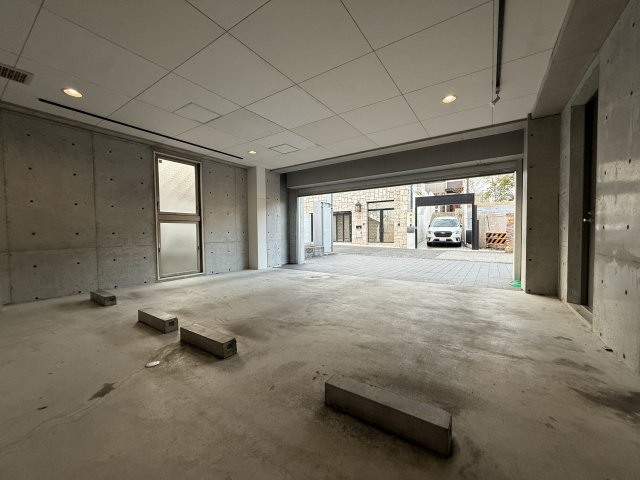 苦楽園一番町戸建の駐車場