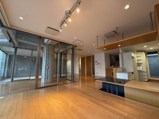 苦楽園一番町戸建の居間・リビング