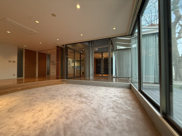 苦楽園一番町戸建の居間・リビング