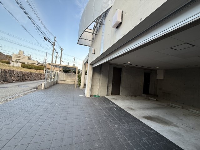 苦楽園一番町戸建の駐車場