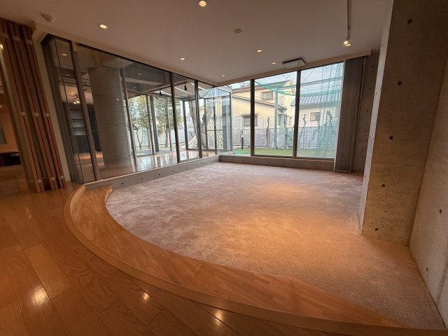 苦楽園一番町戸建の居間・リビング