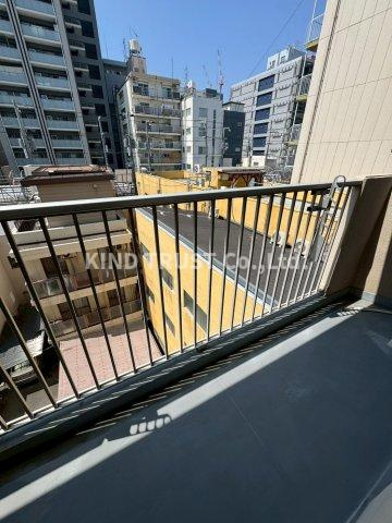 扇町亀甲マンションのバルコニー|バルコニーからの眺めを楽しみながら食事をしませんか