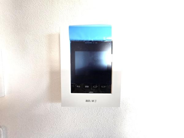 横浜市鶴見区東寺尾中台の新築一戸建のその他|テレビモニター付 インターフォン！
来客者も確認でき防犯面でも安心です。