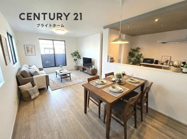 横浜市鶴見区東寺尾中台の新築一戸建の居間・リビング|自慢したくなるリビング！
形も良く家具の配置にも困りません。
※家具等はCGでの参考レイアウトです。