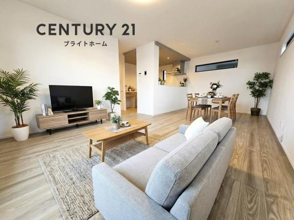 横浜市鶴見区東寺尾中台の新築一戸建の居間・リビング|家族が自然と集まるリビングは
落ち着きのある空間です♪
※家具等はCGでの参考レイアウトです。