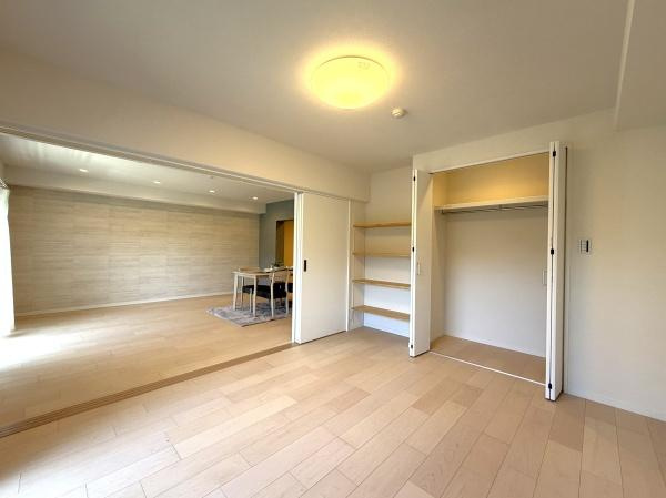 藤和鶴ヶ峰コープの洋室|クローゼットもあるので収納にも困りません！
荷物が多い方にも安心です。