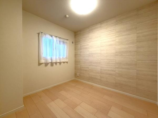 藤和鶴ヶ峰コープの洋室|広さも十分で窓からの光が嬉しい洋室です。