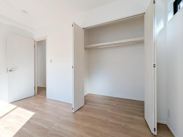 横浜市神奈川区西寺尾３丁目の新築一戸建の収納|クローゼットもあるので収納にも困りません！
荷物が多い方にも安心です。