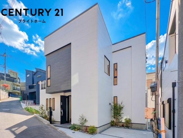 横浜市神奈川区西寺尾３丁目の新築一戸建の前面道路含む現地写真|陽当りの良さ、住環境を現地にてご確認下さい！
周辺環境も合わせてご案内させて頂きます！
※外構部分は現在工事中になりCGで参考写真です。