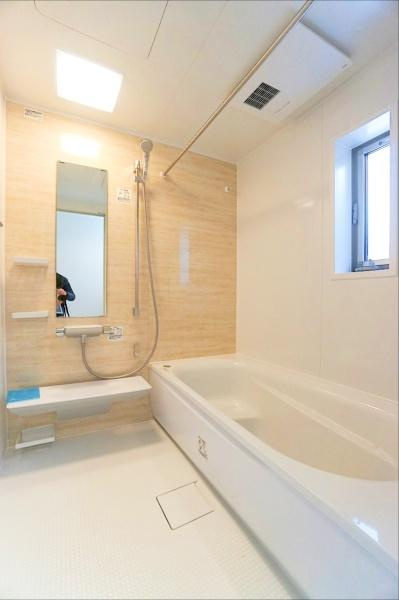 横浜市神奈川区西寺尾３丁目の新築一戸建の内観：施工例|同仕様の浴室です。
広々としたバスルームで一日の疲れを癒して下さい。
もちろん浴室換気乾燥暖房機付きです。