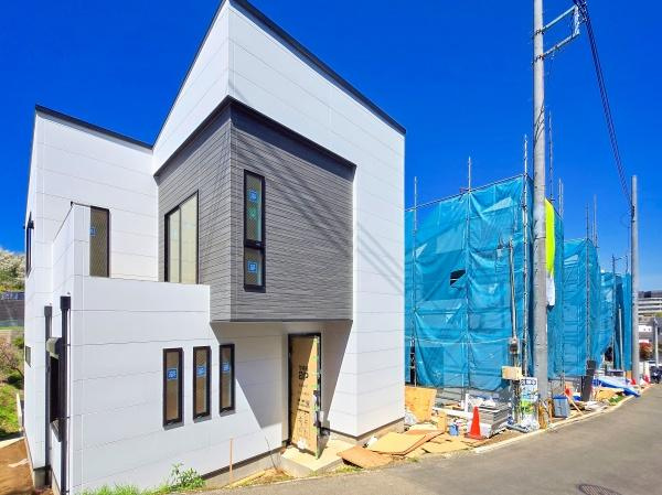 横浜市神奈川区西寺尾３丁目の新築一戸建の前面道路含む現地写真|車通りが少ない為、小さなお子様にも安心です。
是非一度、現地へ起こしください。