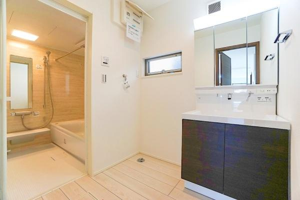 横浜市神奈川区西寺尾３丁目の新築一戸建の内観：施工例|同仕様の洗面化粧台です。
収納もしっかりとあります！