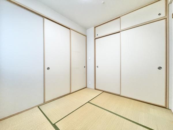 【和室】 | パークシティ堺東タワーズブライト | 和室は汎用性が高く様々な使い方ができます♪
収納スペース付きでお部屋もスッキリ片付きますね！