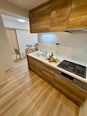 【キッチン】 | 【11日(土)・12日(日)室内見学可能】ルネ草加松原 | 3口コンロ付きのシステムキッチン♪