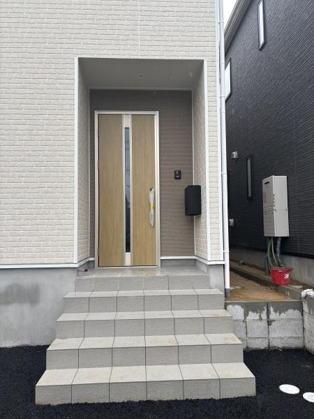 蒲郡市大塚町第13　全3棟・2号棟の玄関|訪れる人を心地よく迎え入れます。
