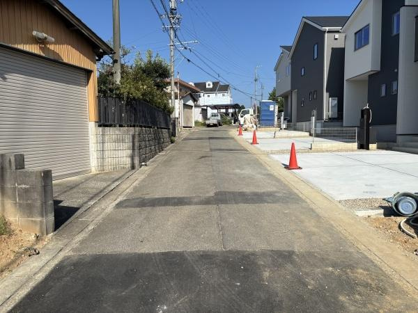 西尾市米津町01期　全6棟・6号棟の前面道路含む現地写真|前面道路です。