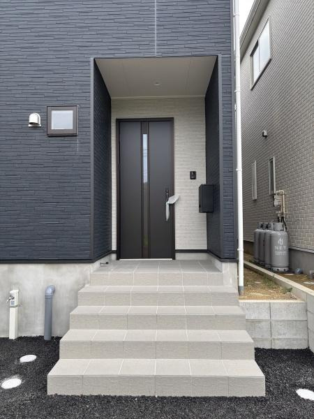蒲郡市大塚町第13　全3棟・3号棟の玄関|訪れる人を心地よく迎え入れます。