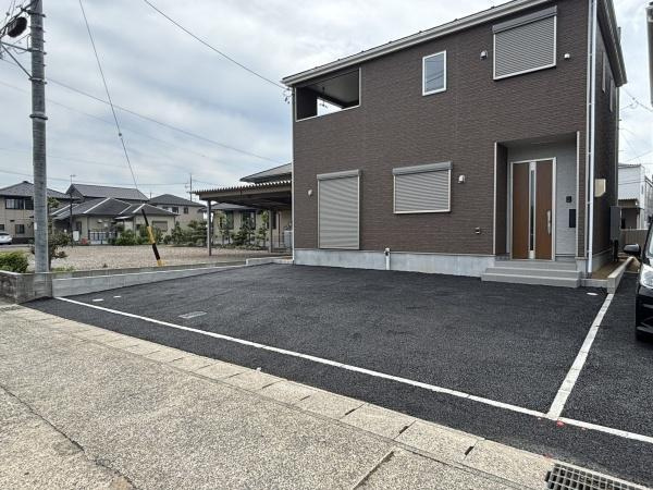 蒲郡市竹島町第4　全2棟・2号棟の駐車場|３台駐車できます