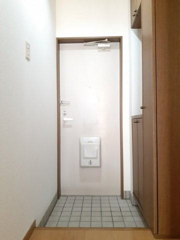 アムールＢ棟の玄関|落ち着いた玄関です