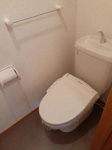クリスタルコートＡのトイレ