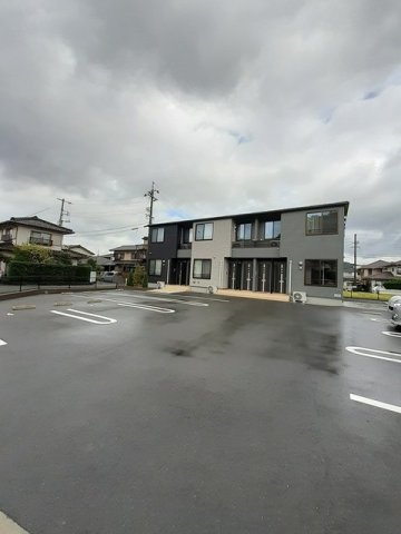 リヴェールの駐車場