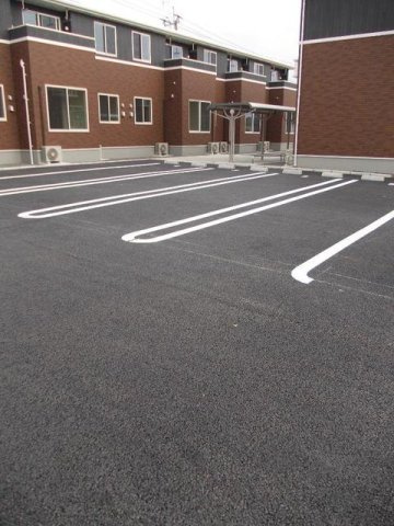 レーヴ　Ⅵの駐車場