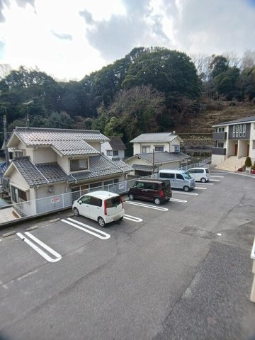 ベルメゾンの駐車場