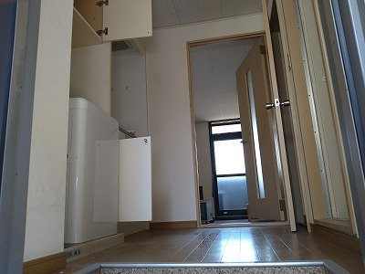 レオパレスゴールドレジデンス中原の玄関