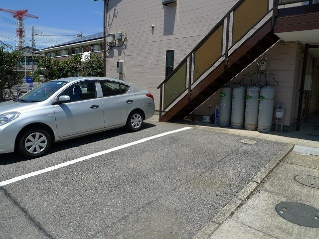 シティハイツ波切の駐車場