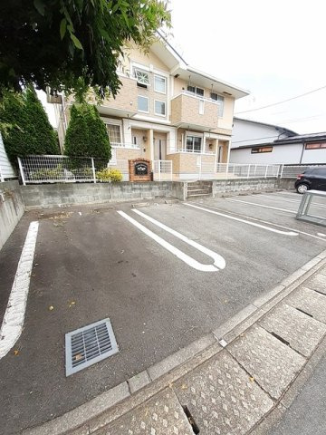 カーサ　セレノの駐車場