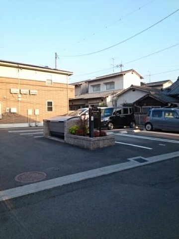 ガーデンヒルズ・ＬａＬａ　Ａの駐車場