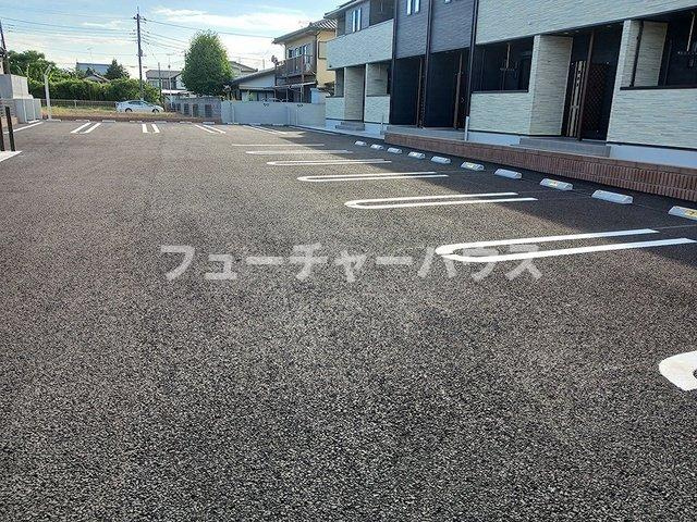 ロイヤル　オークの駐車場