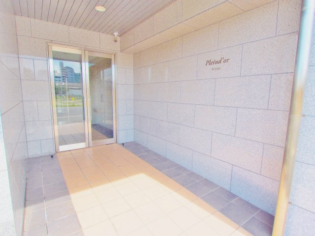 プランドール府中のエントランス