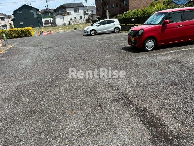 リバーグラスの駐車場