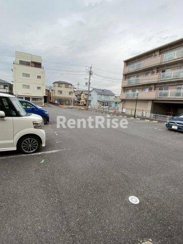 フロイデ一宮の駐車場