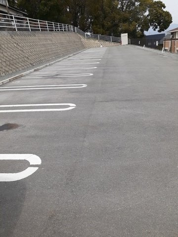 ジェネシスの駐車場