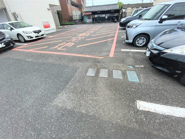 ルミナス緒川Ⅱの駐車場