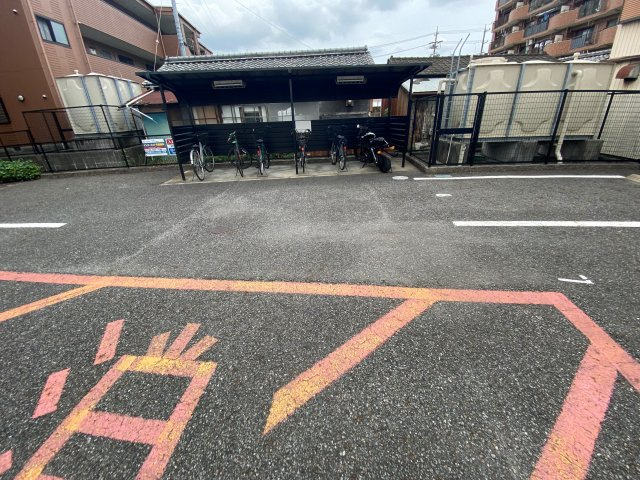 ルミナス緒川Ⅱの駐車場