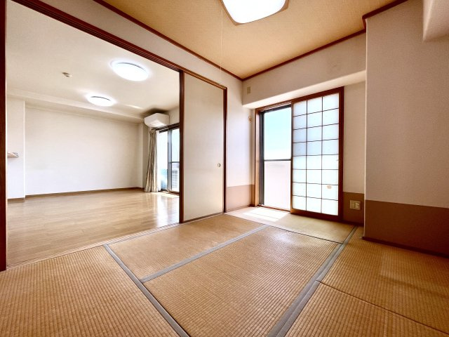 アルファステイツ梅ノ辻の和室|和室は２面採光で、日当りもよく明るいお部屋です。