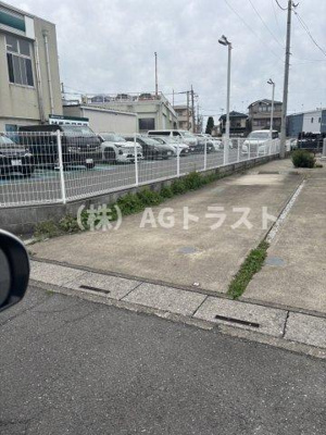 【駐車場】 | 本郷町ドリームハウス | 縦列駐車2台